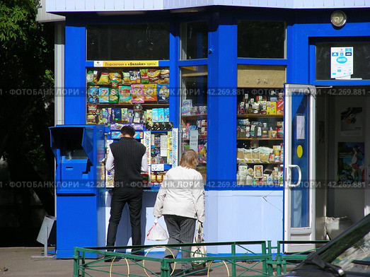 Торговая палатка. Улица Погонный проезд. Район Богородское. Город Москва (2012 год). Редакционное фото, фотограф lana1501 / Фотобанк Лори