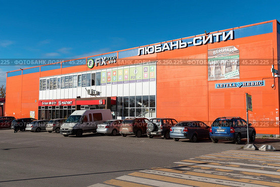 Торговый центр "Любань-Сити". Любань, Ленинградская область. Редакционное фото, фотограф Александр Щепин / Фотобанк Лори