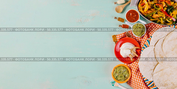 tortillas mexican food tablecloth. Стоковое фото, агентство Ingram Publishing / Фотобанк Лори
