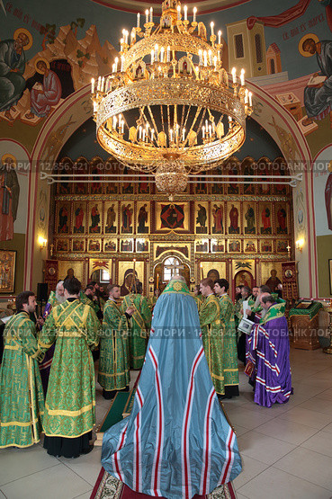 Торжества в Николо-Пешношском монастыре, всенощное бдение в Сергиевском храме обители (2015 год). Редакционное фото, фотограф Дмитрий Неумоин / Фотобанк Лори