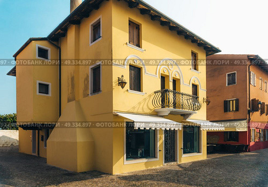 Tourist district of the old provincial town of Caorle in Italy on the Adriatic coast. Стоковое фото, агентство Ingram Publishing / Фотобанк Лори