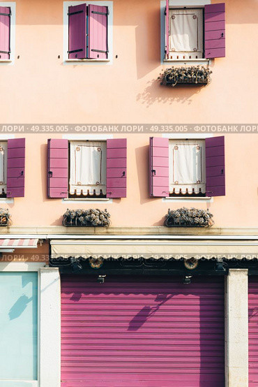 Tourist district of the old provincial town of Caorle in Italy on the Adriatic coast. Стоковое фото, агентство Ingram Publishing / Фотобанк Лори