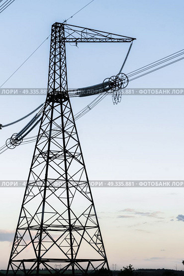 towers for power transmission lines high voltage. Стоковое фото, агентство Ingram Publishing / Фотобанк Лори
