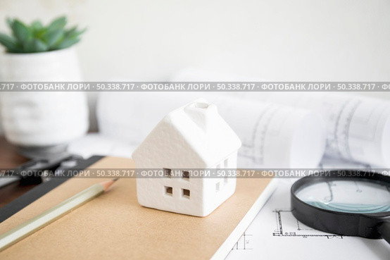 toy house notebook draft. Стоковое фото, агентство Ingram Publishing / Фотобанк Лори