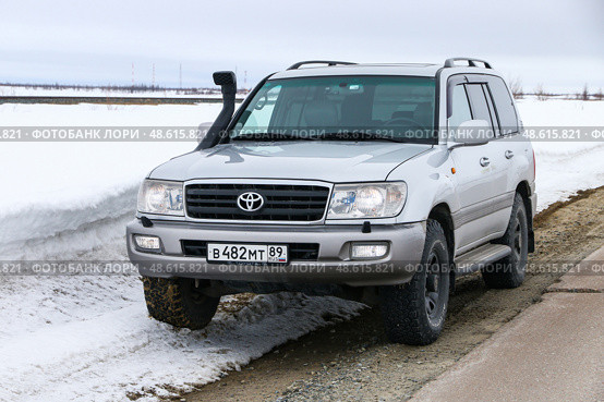 Toyota Land Cruiser 100. Редакционное фото, фотограф Art Konovalov / Фотобанк Лори