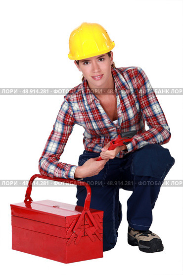 Tradeswoman holding a wrench. Стоковое фото, агентство Ingram Publishing / Фотобанк Лори