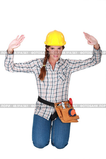 Tradeswoman holding up her hands. Стоковое фото, агентство Ingram Publishing / Фотобанк Лори