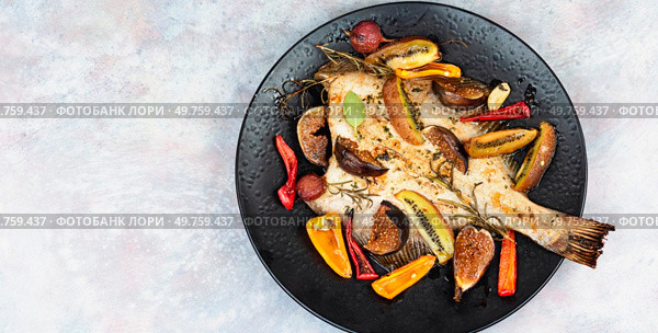 Traditional homemade braised cambala or flounder. Healthy fish dinner. Free space for your text.. Grilled fish with fruits. Стоковое фото, агентство Ingram Publishing / Фотобанк Лори
