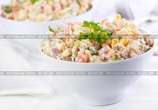 traditional russian salad on a plate. Стоковое фото, агентство Ingram Publishing / Фотобанк Лори