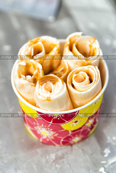 Traditional Thai ice cream with caramel. Стоковое фото, фотограф Евгений Ткачёв / Фотобанк Лори