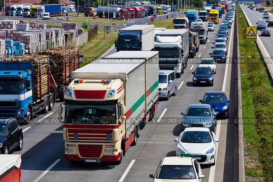 traffic jam on highway. Стоковое фото, фотограф Erwin Wodicka / Фотобанк Лори