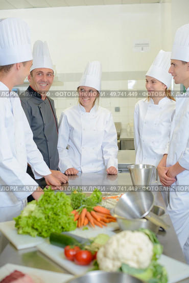 Trainees in kitchen with chef. Стоковое фото, агентство Ingram Publishing / Фотобанк Лори