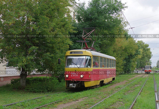 Трамвай "Tatra" T3D  №2051, улица Нежинская, город Уфа, Башкирия (2019 год). Редакционное фото, фотограф Алексей Иванов / Фотобанк Лори