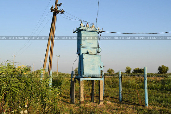 Transformers for voltage conversion. Power infrastructure. The old equipment. Стоковое фото, фотограф Леонид Еремейчук / Фотобанк Лори