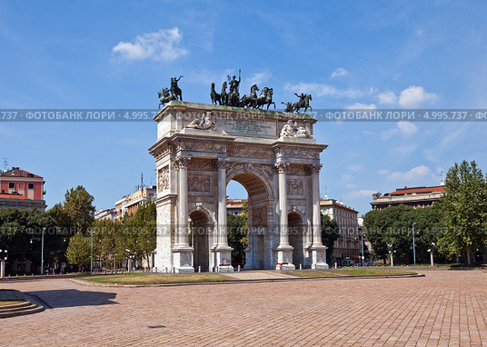 Триумфальная «Арка Мира» (Arco della Pace, XIX в.) в парке Семпионе. Милан, Италия (2013 год). Стоковое фото, фотограф Иван Марчук / Фотобанк Лори