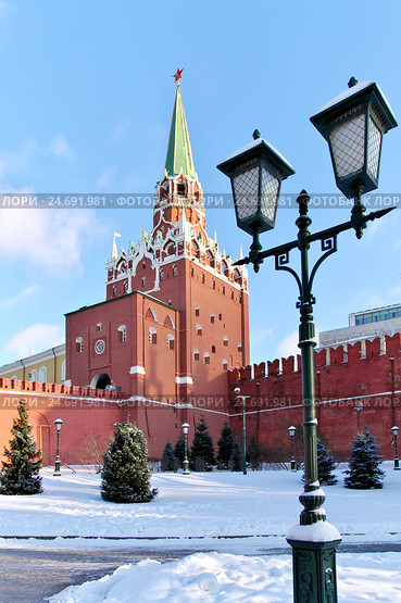 Троицкая башня (ранее — Богоявленская, Ризоположенская, Знаменская, Куретная) Московского Кремля (2016 год). Стоковое фото, фотограф Илюхина Наталья / Фотобанк Лори