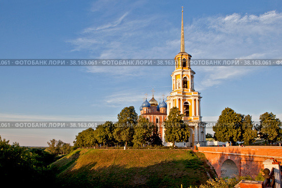 Трубежная набережная с видом на кремль. Рязань (2022 год). Стоковое фото, фотограф Сергей Афанасьев / Фотобанк Лори