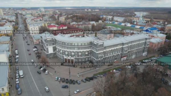 Центральная гостиница осенью - город Киров (аэросъемка 2021 года) Стоковое видео, видеограф Владислав Самошкин / Фотобанк Лори