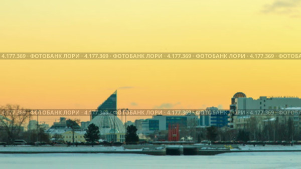 Центральная набережная города Екатеринбурга. Таймлапс. Приближение (2012 год). Стоковое видео, видеограф Никита Майков / Фотобанк Лори