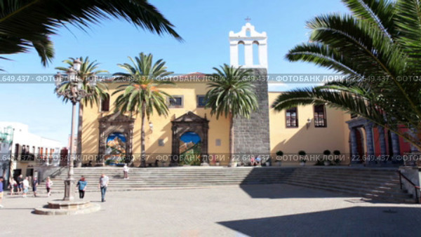 Центральная площадь и монастырь Сан Франциско (San Francisco). Городок Гарачико (Garachico), север Тенерифе, Канарские острова, Испания (2016 год). Редакционное видео, видеограф Кекяляйнен Андрей / Фотобанк Лори