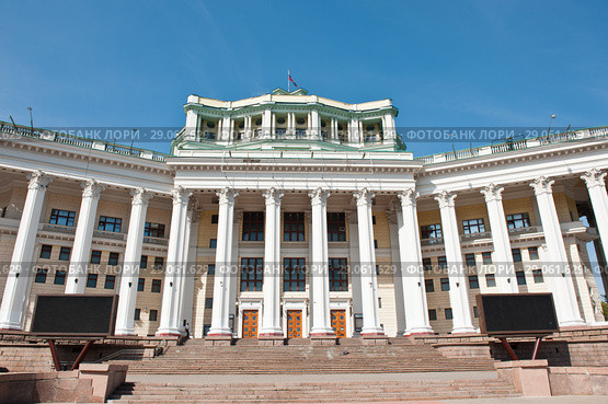 Центральный академический театр Российской армии (ЦАТРА). Летний солнечный день. Москва. Россия (2018 год). Редакционное фото, фотограф E. O. / Фотобанк Лори
