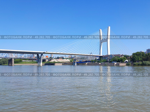 Центральный мост в городе Новосибирск. Четвертый мост. The Central bridge in Novosibirsk. A tower or pylon with suspension bridges on Engineer Budagov Square. Стоковое фото, фотограф Денис Баданин / Фотобанк Лори