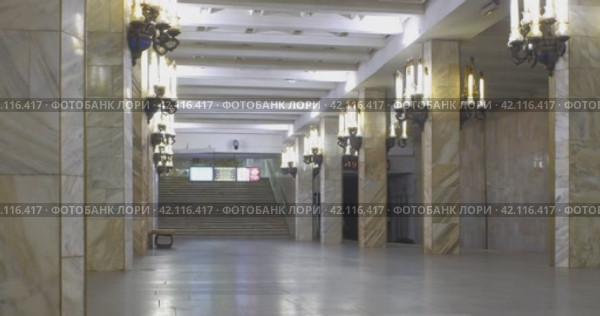Центральный зал станции метро Пушкинская в Ташкенте, Узбекистан. Centrall hall of Pushkin metro station in Chilonzor line. Interior view. (2024 год). Стоковое видео, видеограф Александр Кузнецов / Фотобанк Лори
