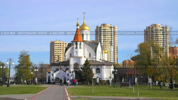 Церковь Казанской иконы Божией Матери. Город Реутов (2014 год). Стоковое видео, видеограф Parmenov Pavel / Фотобанк Лори