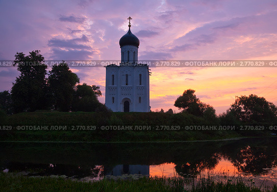 Церковь Покрова на реке  Нерли (2011 год). Редакционное фото, фотограф Яков Филимонов / Фотобанк Лори