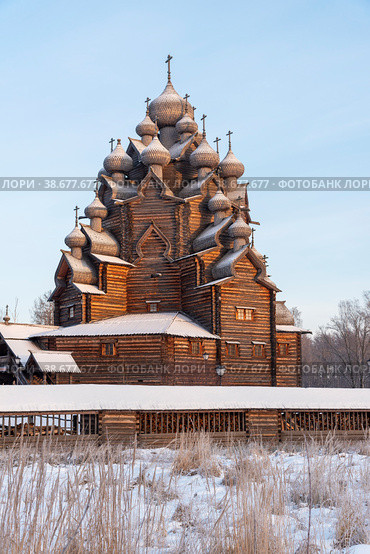 Церковь Покрова Пресвятой Богородицы в усадьбе Богословка. Ленинградская область (2021 год). Редакционное фото, фотограф Александр Щепин / Фотобанк Лори