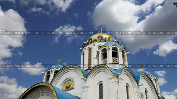 Церковь Покрова Пресвятой Богородицы в Ясенево, Москва, Россия. Храм был основан в 2009 году и оплачивался за счет пожертвований (2017 год). Стоковое видео, видеограф Владимир Журавлев / Фотобанк Лори