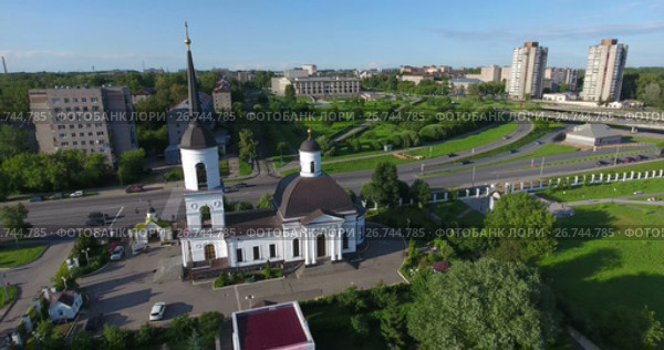 Церковь Рождества Христова на Парковой улице. Вид сверху и сбоку. Череповец (2017 год). Редакционное видео, видеограф Кекяляйнен Андрей / Фотобанк Лори
