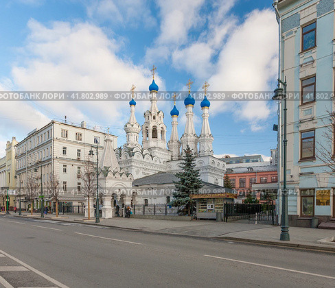 Церковь Рождества Пресвятой Богородицы в Путинках ул. Малая Дмитровка Москва Россия (2019 год). Редакционное фото, фотограф Владимир Чинин / Фотобанк Лори