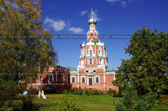 Церковь Смоленской иконы Божьей Матери в Софрино (Сафарино), Пушкинский район, Московская область Church Smolensk icon Mother of God in Sofrino (2023 год). Стоковое фото, фотограф Natalia Sidorova / Фотобанк Лори