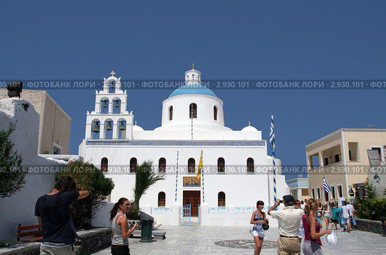 Церковь Св. Созонта (XVII век ) в городке Ия. Греция, остров Санторини (2010 год). Редакционное фото, фотограф Щеголева Ольга / Фотобанк Лори