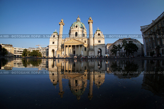 Церковь Святого Карла (Wiener Karlskirche). Вена, Австрия (2013 год). Стоковое фото, фотограф Виктор Филиппович Погонцев / Фотобанк Лори