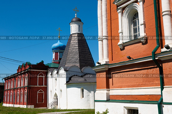 Церковь Успения Пресвятой Богородицы. Успенский Брусенский женский монастырь. Коломенский кремль. Коломна. Московская область. Россия (2022 год). Редакционное фото, фотограф E. O. / Фотобанк Лори