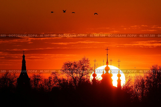 Церквь на закате. Стоковое фото, фотограф Владимир Смирнов / ТАСС / Фотобанк Лори