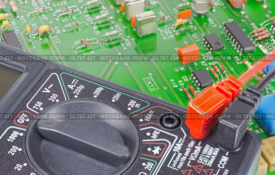 Цифровой мультиметр и радиоэлементы. Digital  multimeter. Стоковое фото, фотограф Татьяна Д / Фотобанк Лори