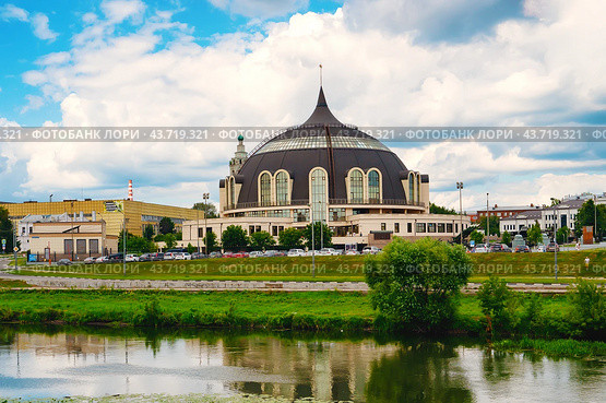 Tula, Russia - July 23, 2024: Panoramic view of the Upa River embankment and the Tula State Arms Museum in Tula, Russia. Reflection of the museum in the Upa River. Редакционное фото, фотограф Оксана Медведева / Фотобанк Лори