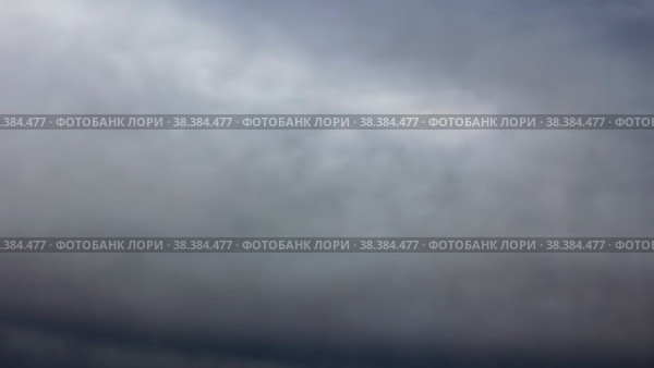 Туман сгущается в сером небе. Стоковое видео, видеограф Цыбин Вадим / Фотобанк Лори
