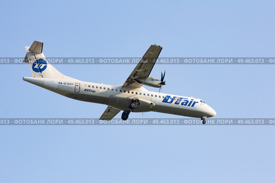 Турбовинтовой ближнемагистральный пассажирский самолёт ATR 72 авиакомпании UTAir. Редакционное фото, фотограф Илья Юрукин / Фотобанк Лори