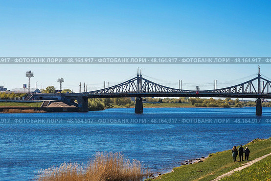 Tver. Russia. May 02, 2025:The panorama.The Volga River and the old Volga bridge in the city center. Tver, Russia. Редакционное фото, фотограф Photojuli / Фотобанк Лори