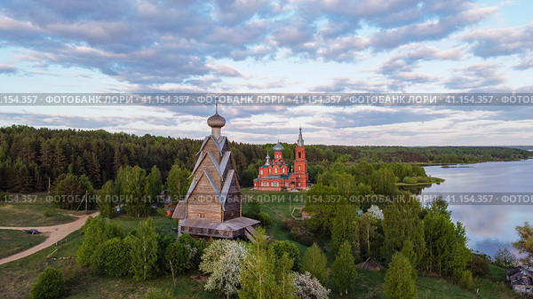 Тверская область. Ширков погост. Церковь Рождества Иоанна Предтечи . Вид на церкви с воздуха (2023 год). Редакционное фото, фотограф Литвяк Игорь / Фотобанк Лори