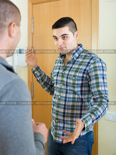 Two adult males fighting indoor. Стоковое фото, фотограф Яков Филимонов / Фотобанк Лори