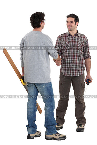 Two carpenters shaking hands. Стоковое фото, агентство Ingram Publishing / Фотобанк Лори