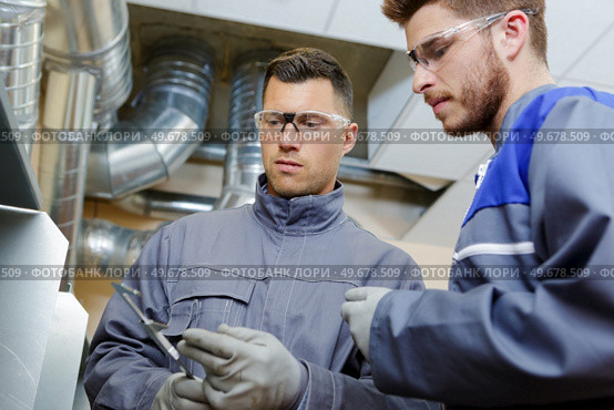 two male engineers with vernier gauge. Стоковое фото, агентство Ingram Publishing / Фотобанк Лори