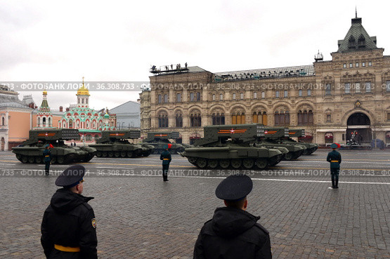 Тяжёлая огнеметная система ТОС-1А "Солнцепек" на военном параде в честь Дня Победы на Красной площади Москвы (2021 год). Редакционное фото, фотограф Free Wind / Фотобанк Лори