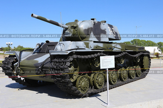 Тяжелый танк КВ-1 образца 1939 г. в музее военной техники «Боевая слава Урала», город Верхняя Пышма (2013 год). Редакционное фото, фотограф Алексей Гусев / Фотобанк Лори