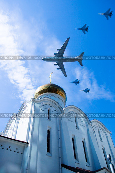 Участники авиапарада в День Победы над Москвой (2010 год). Редакционное фото, фотограф Журавлев Андрей / Фотобанк Лори